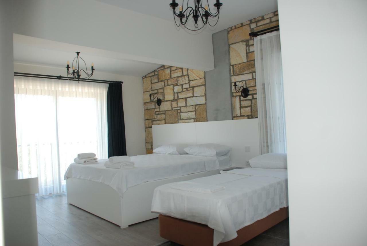 Victoria Hotel And Lounge Foça Exterior photo