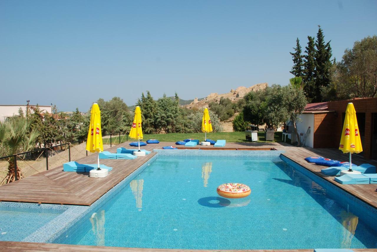 Victoria Hotel And Lounge Foça Exterior photo